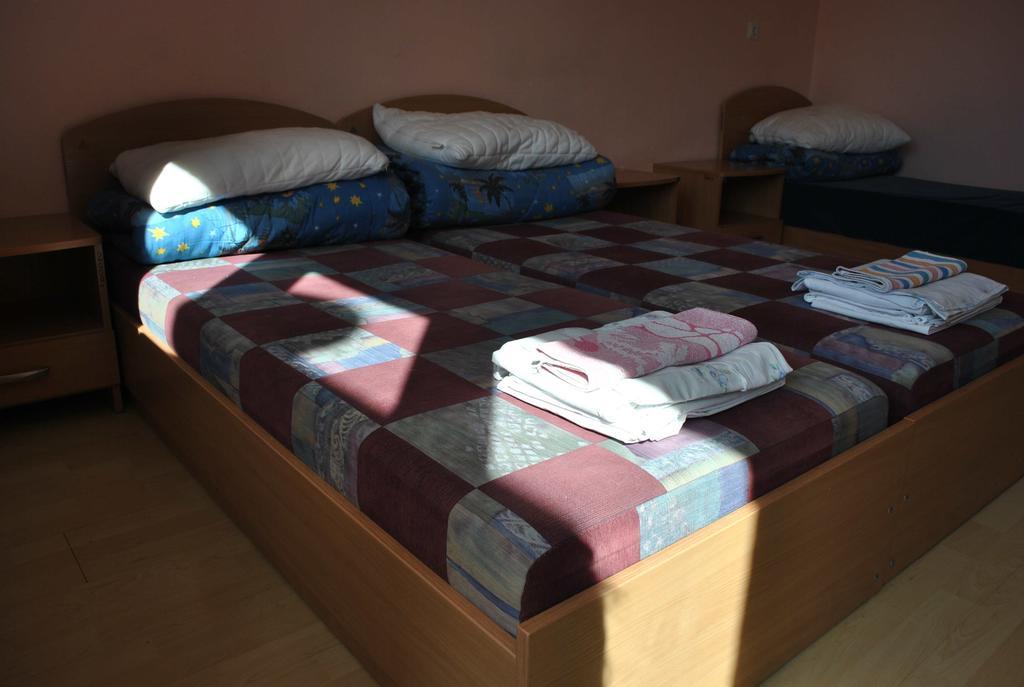 Poilsio Namai Saltinelis Hotell Plateliai Rum bild